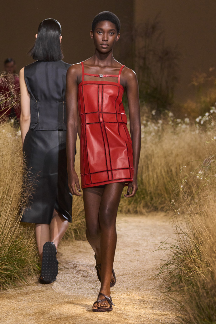 Prohlédněte si kolekci Hermès Spring Summer 2024...
Prohlédněte si kolekci Hermès Spring Summer 2024...