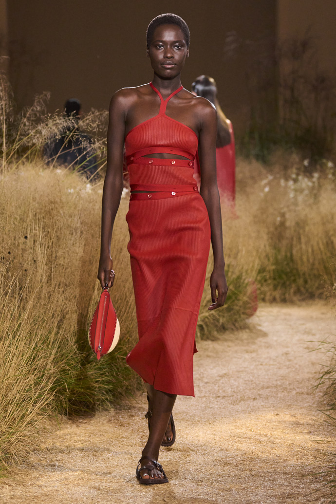 Prohlédněte si kolekci Hermès Spring Summer 2024...
Prohlédněte si kolekci Hermès Spring Summer 2024...