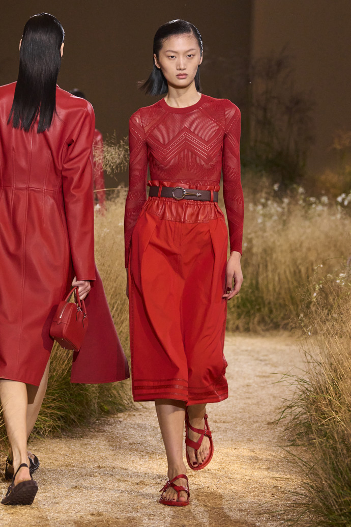 Prohlédněte si kolekci Hermès Spring Summer 2024...
Prohlédněte si kolekci Hermès Spring Summer 2024...