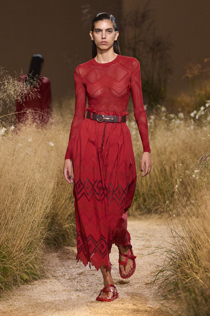 Prohlédněte si kolekci Hermès Spring Summer 2024...
Prohlédněte si kolekci Hermès Spring Summer 2024...