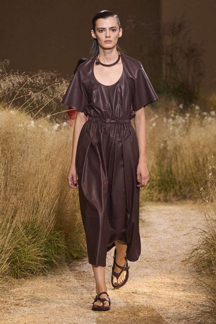Prohlédněte si kolekci Hermès Spring Summer 2024...
Prohlédněte si kolekci Hermès Spring Summer 2024...