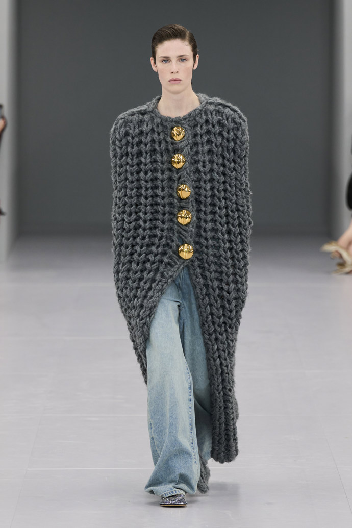 Prohlédněte si kolekci Loewe Spring Summer 2024...
Prohlédněte si kolekci Loewe Spring Summer 2024...