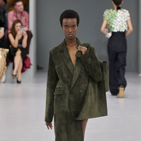 

Prohlédněte si kolekci Loewe Spring Summer 2024...
