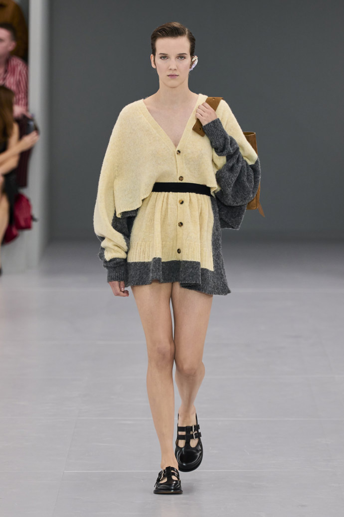 Prohlédněte si kolekci Loewe Spring Summer 2024...
Prohlédněte si kolekci Loewe Spring Summer 2024...