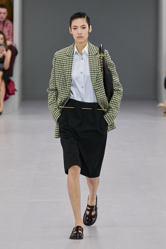 Prohlédněte si kolekci Loewe Spring Summer 2024...
Prohlédněte si kolekci Loewe Spring Summer 2024...