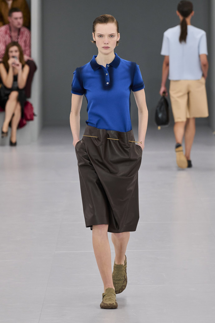 Prohlédněte si kolekci Loewe Spring Summer 2024...
Prohlédněte si kolekci Loewe Spring Summer 2024...