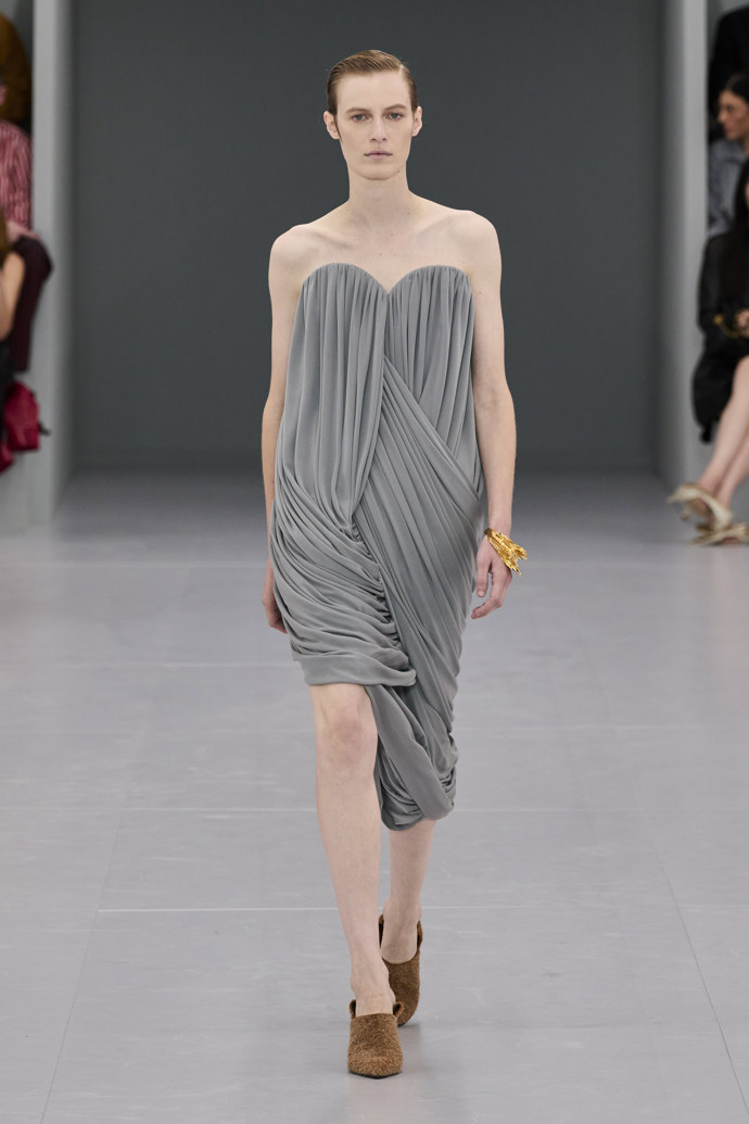 Prohlédněte si kolekci Loewe Spring Summer 2024...
Prohlédněte si kolekci Loewe Spring Summer 2024...