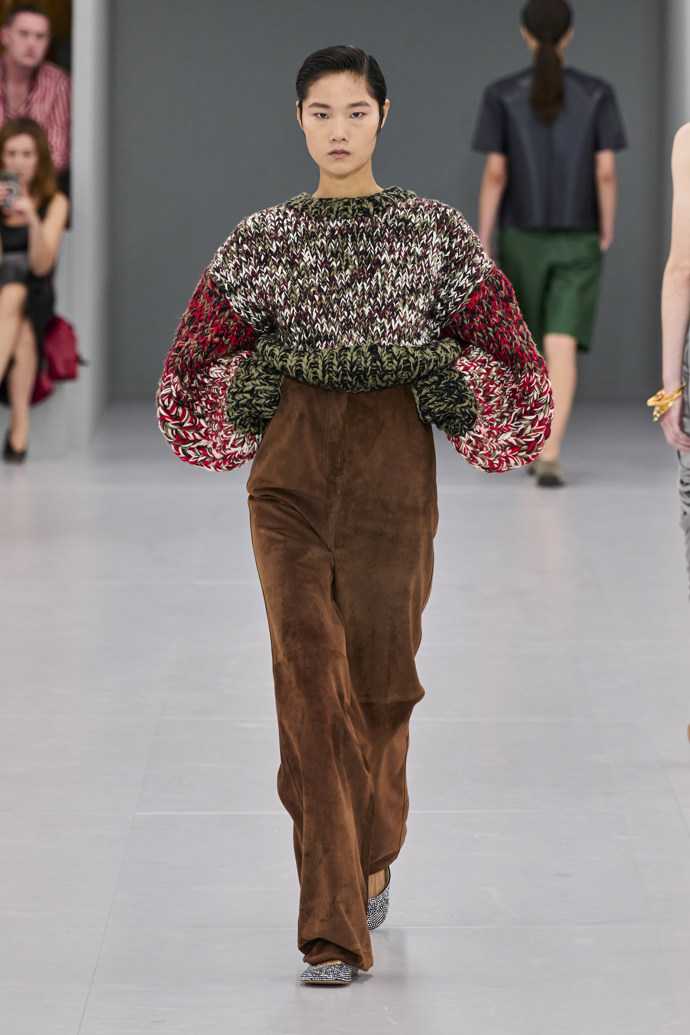 Prohlédněte si kolekci Loewe Spring Summer 2024...
Prohlédněte si kolekci Loewe Spring Summer 2024...