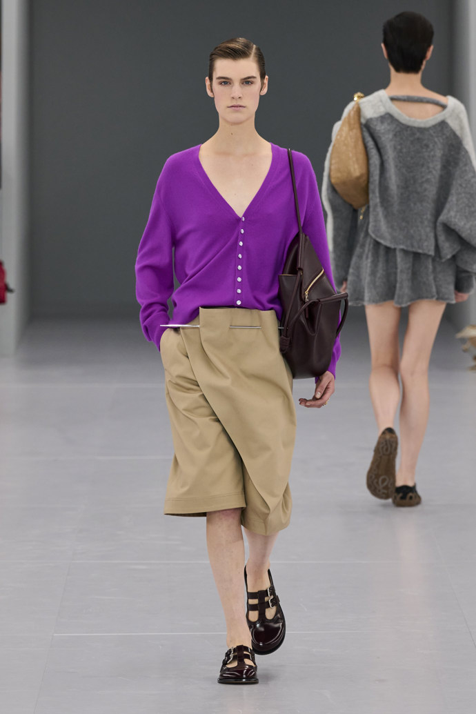 Prohlédněte si kolekci Loewe Spring Summer 2024...
Prohlédněte si kolekci Loewe Spring Summer 2024...
