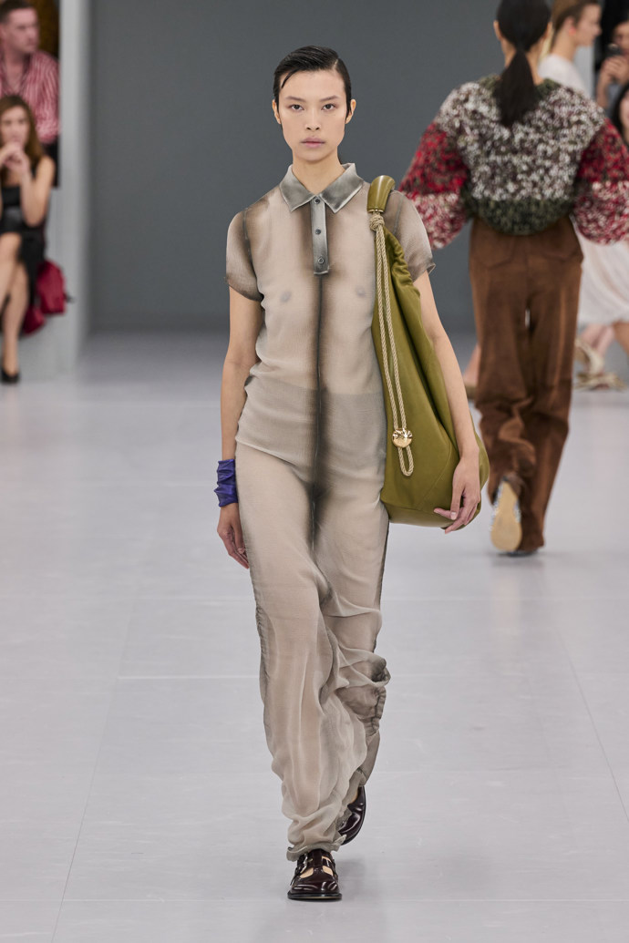 Prohlédněte si kolekci Loewe Spring Summer 2024...
Prohlédněte si kolekci Loewe Spring Summer 2024...
