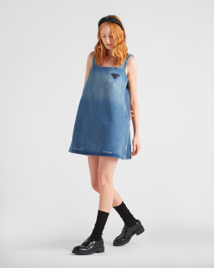  

Organic denim mini-dress, Prada, 39 600 Kč
