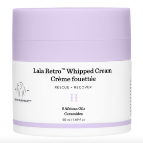 Lala Retro Whipped Cream, Drunk Elephant, 1550 Kč, prodává Sephora
Tento ochranný krém obsahuje šest afrických olejů a rostlinný ceramidový komplex a poskytuje pleti vyživující bariéru. Posiluje kyselinový ochranný plášť pleti a chrání ji před negativními dopady každodenních stresových faktorů. Fermentovaný zelený čaj bohatý na antioxidanty v jeho složení navíc pomáhá bojovat se známkami stárnutí.
Lala Retro Whipped Cream, Drunk Elephant, 1550 Kč, prodává Sephora
Tento ochranný krém obsahuje šest afrických olejů a rostlinný ceramidový komplex a poskytuje pleti vyživující bariéru. Posiluje kyselinový ochranný plášť pleti a chrání ji před negativními dopady každodenních stresových faktorů. Fermentovaný zelený čaj bohatý na antioxidanty v jeho složení navíc pomáhá bojovat se známkami stárnutí.