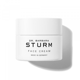 Anti-aging Face Cream, Dr. Barbara Sturm, 4360 Kč, prodává Fann
Tento krém vhodný pro každý typ pleti udrží vaši pokožku hydratovanou a pevnou po celý den. Pokud ho nanesete nejen ráno, ale i večer, probudíte se se zdravě vypadající pletí. Rychle se vstřebává do pokožky a dodává pleti přirozený jas. Speciální výtažky ze šišáku a šruchy zelné bojují proti stárnutí, pomáhají zklidnit pleť a snižují viditelné známky podráždění.
Anti-aging Face Cream, Dr. Barbara Sturm, 4360 Kč, prodává Fann
Tento krém vhodný pro každý typ pleti udrží vaši pokožku hydratovanou a pevnou po celý den. Pokud ho nanesete nejen ráno, ale i večer, probudíte se se zdravě vypadající pletí. Rychle se vstřebává do pokožky a dodává pleti přirozený jas. Speciální výtažky ze šišáku a šruchy zelné bojují proti stárnutí, pomáhají zklidnit pleť a snižují viditelné známky podráždění.