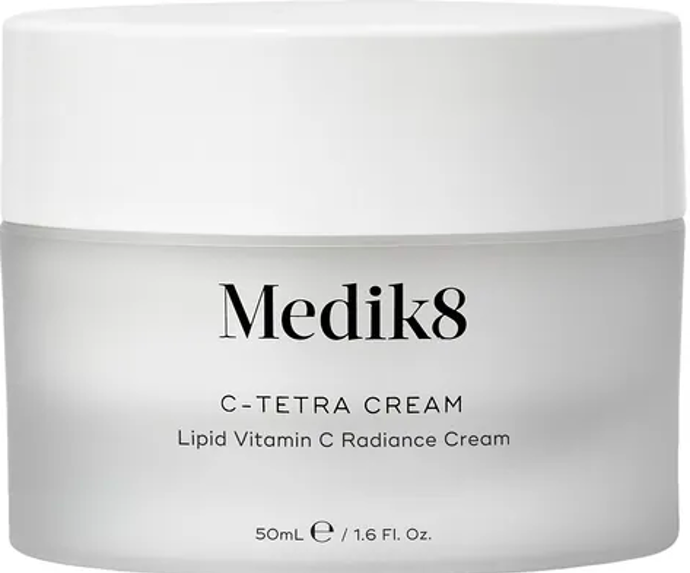 Medik8 C-Tetra Cream, Medik8, 1350 Kč, prodává Pilulka
Denní antioxidační krém využívá sílu 100% stabilního vitamínu C a vitamínu E, které společně působí proti poškození pleti volnými radikály. Díky nim C-Tetra Cream ochrání pleť před vnějšími stresory, jako je znečištění smogem nebo ultrafialové záření, které mají za následek její předčasné stárnutí. V tucích rozpustná forma vitamínu C, tetrahexyldecyl askorbát, prostupuje do hlubších vrstev kůže, kde spouští svoji antioxidační ochranu s minimálním rizikem podráždění. Kyselina hyaluronová a glycerin zanechávají pleť osvěženou a hydratovanou, zatímco podporují její pružnost a fungování ochranné kožní bariéry.
Medik8 C-Tetra Cream, Medik8, 1350 Kč, prodává Pilulka
Denní antioxidační krém využívá sílu 100% stabilního vitamínu C a vitamínu E, které společně působí proti poškození pleti volnými radikály. Díky nim C-Tetra Cream ochrání pleť před vnějšími stresory, jako je znečištění smogem nebo ultrafialové záření, které mají za následek její předčasné stárnutí. V tucích rozpustná forma vitamínu C, tetrahexyldecyl askorbát, prostupuje do hlubších vrstev kůže, kde spouští svoji antioxidační ochranu s minimálním rizikem podráždění. Kyselina hyaluronová a glycerin zanechávají pleť osvěženou a hydratovanou, zatímco podporují její pružnost a fungování ochranné kožní bariéry.