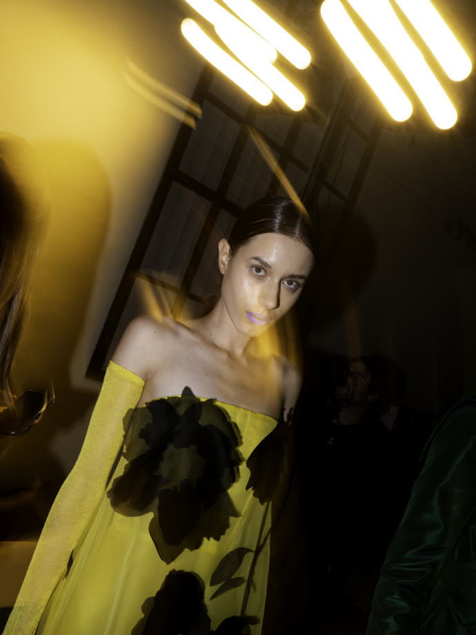 Vstupte do backstage Couture 2024 show Zuzany Kubíčkové...
Vstupte do backstage Couture 2024 show Zuzany Kubíčkové...