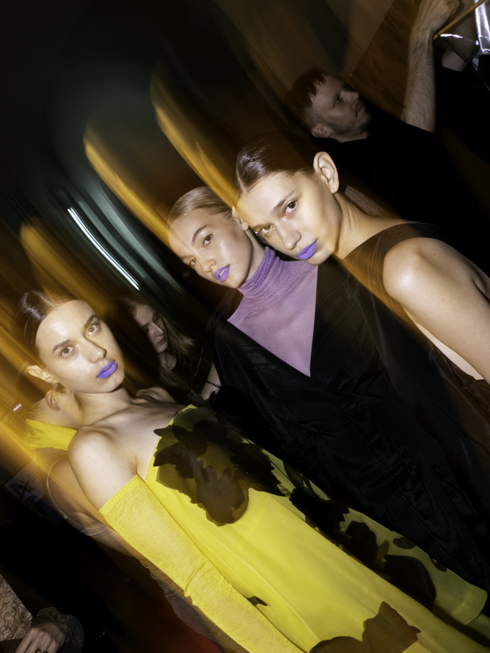 Vstupte do backstage Couture 2024 show Zuzany Kubíčkové...
Vstupte do backstage Couture 2024 show Zuzany Kubíčkové...