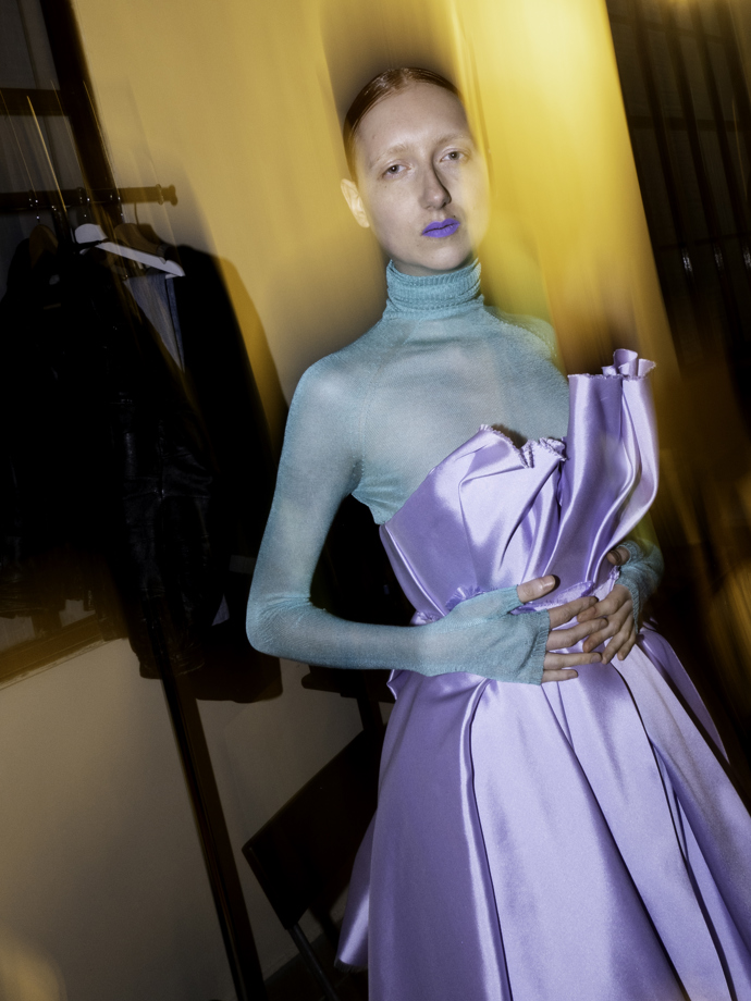 Vstupte do backstage Couture 2024 show Zuzany Kubíčkové...
Vstupte do backstage Couture 2024 show Zuzany Kubíčkové...