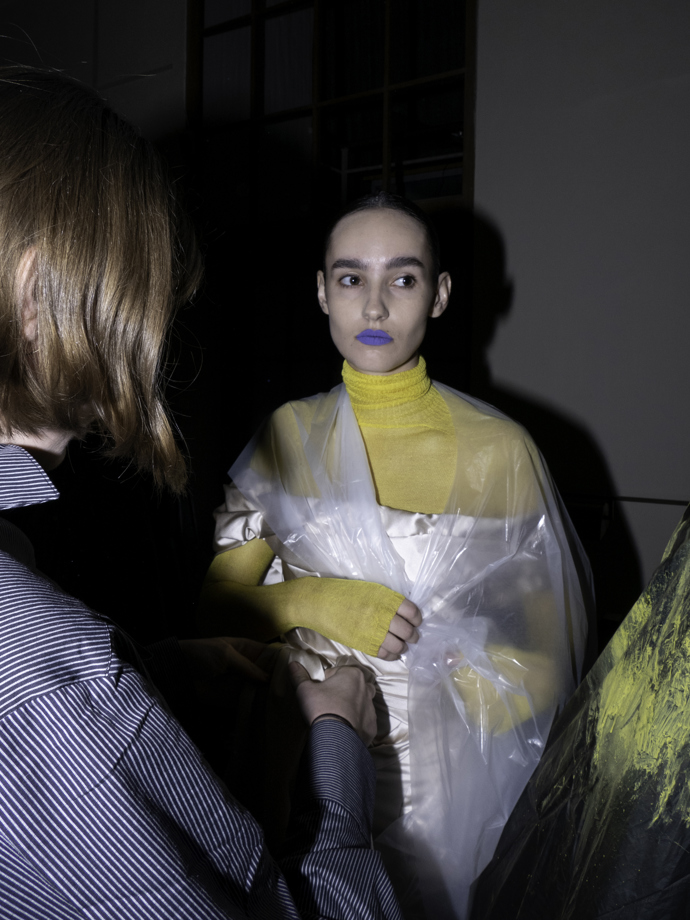 Vstupte do backstage Couture 2024 show Zuzany Kubíčkové...
Vstupte do backstage Couture 2024 show Zuzany Kubíčkové...