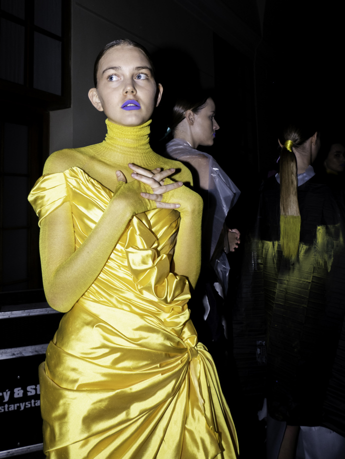 Vstupte do backstage Couture 2024 show Zuzany Kubíčkové...
Vstupte do backstage Couture 2024 show Zuzany Kubíčkové...