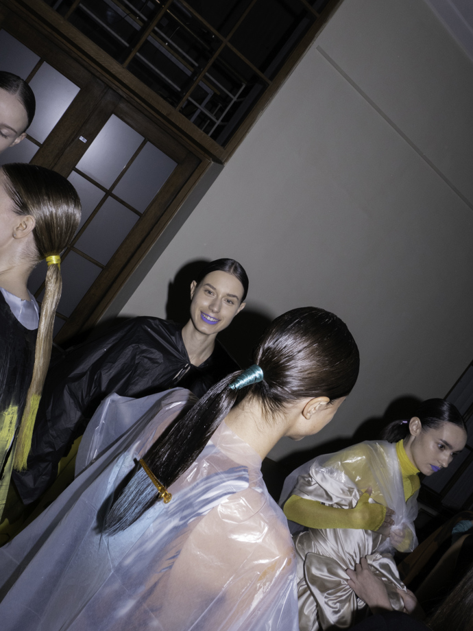 Vstupte do backstage Couture 2024 show Zuzany Kubíčkové...
Vstupte do backstage Couture 2024 show Zuzany Kubíčkové...