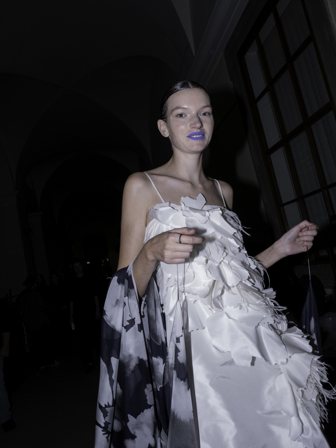 Vstupte do backstage Couture 2024 show Zuzany Kubíčkové...
Vstupte do backstage Couture 2024 show Zuzany Kubíčkové...