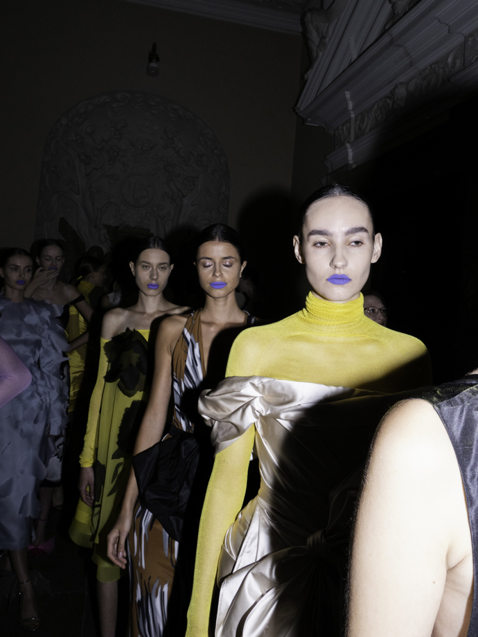 Vstupte do backstage Couture 2024 show Zuzany Kubíčkové...
Vstupte do backstage Couture 2024 show Zuzany Kubíčkové...