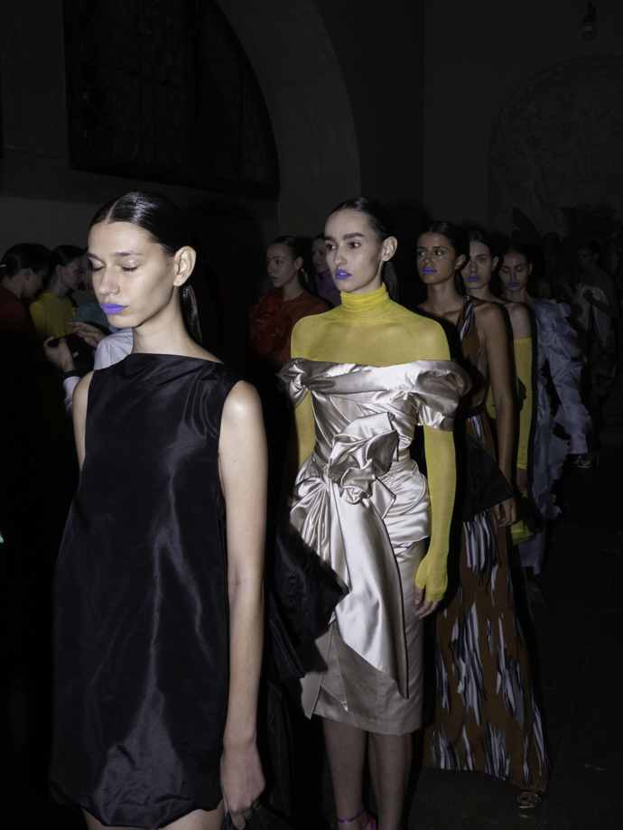 Vstupte do backstage Couture 2024 show Zuzany Kubíčkové...
Vstupte do backstage Couture 2024 show Zuzany Kubíčkové...
