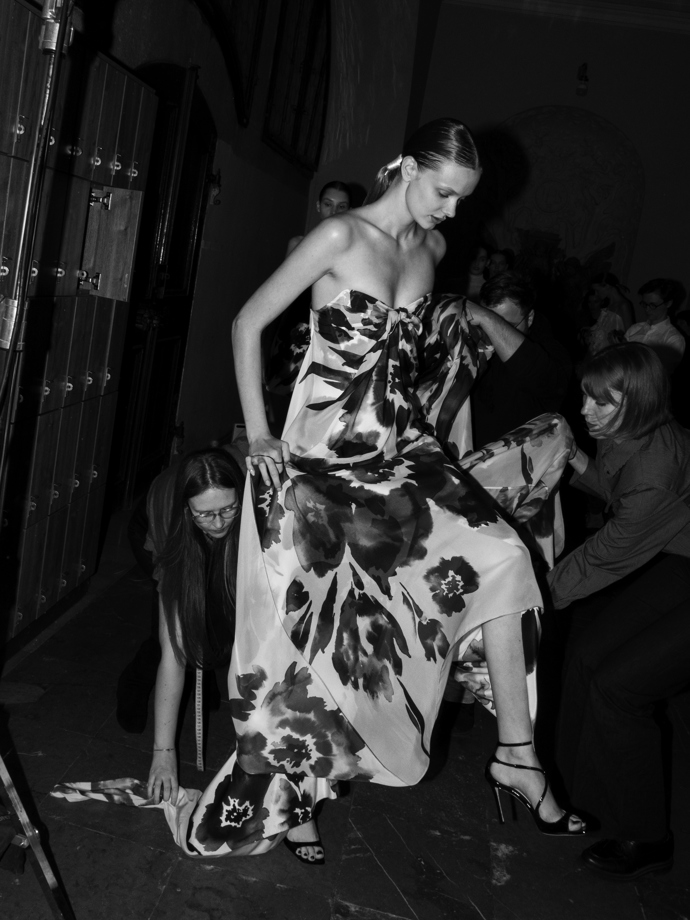 Vstupte do backstage Couture 2024 show Zuzany Kubíčkové...
Vstupte do backstage Couture 2024 show Zuzany Kubíčkové...