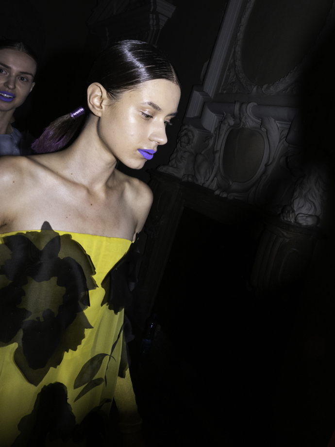 Vstupte do backstage Couture 2024 show Zuzany Kubíčkové...
Vstupte do backstage Couture 2024 show Zuzany Kubíčkové...