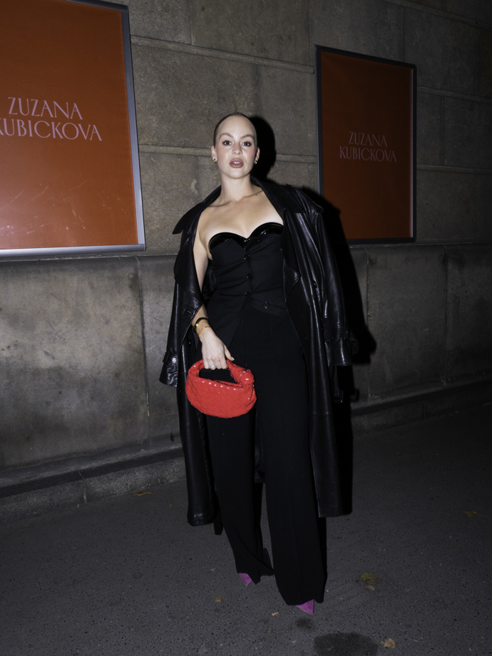  

Street style návštěvníků Couture 2024 show Zuzany Kubíčkové
