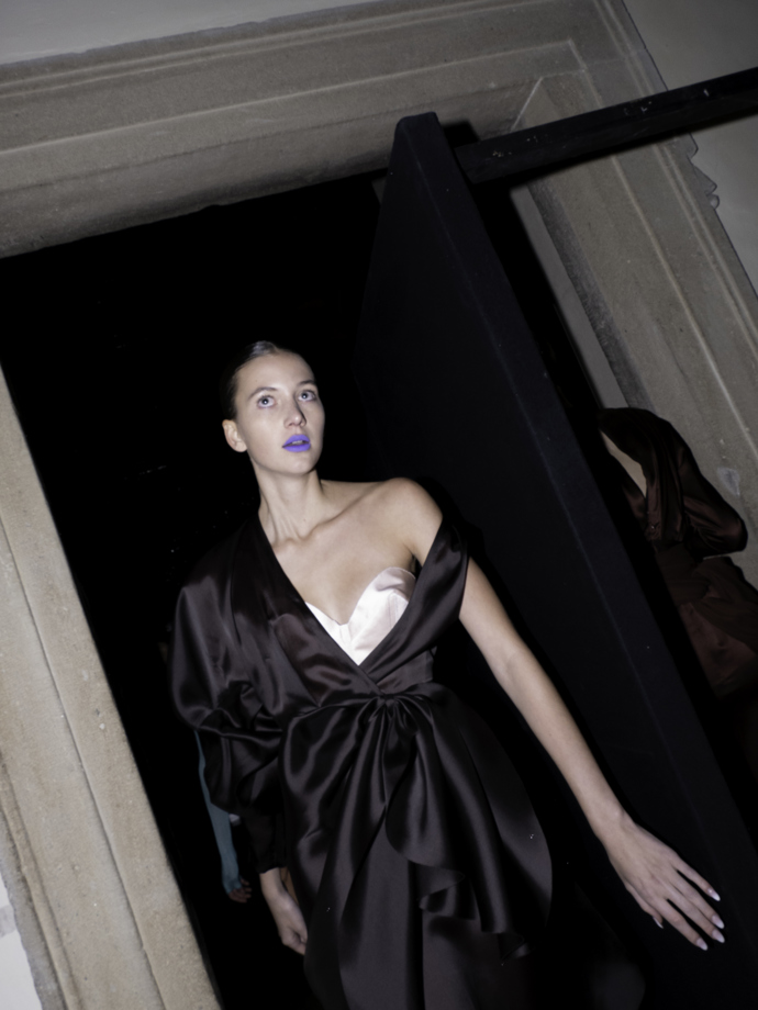 Vstupte do backstage Couture 2024 show Zuzany Kubíčkové...
Vstupte do backstage Couture 2024 show Zuzany Kubíčkové...