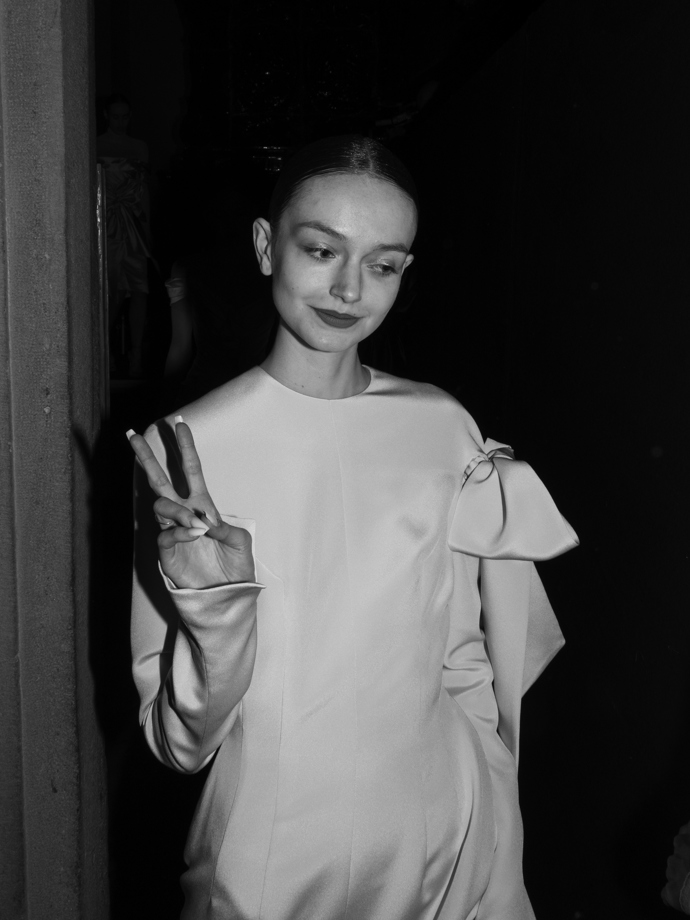 Vstupte do backstage Couture 2024 show Zuzany Kubíčkové...
Vstupte do backstage Couture 2024 show Zuzany Kubíčkové...