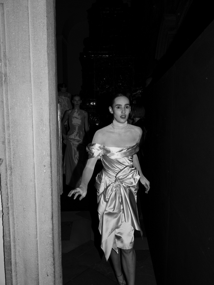 Vstupte do backstage Couture 2024 show Zuzany Kubíčkové...
Vstupte do backstage Couture 2024 show Zuzany Kubíčkové...