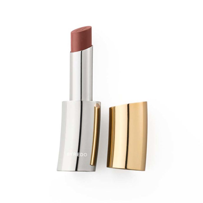 Byredo Lipstick od the Fence, Byredo, 1100 Kč, prodává Douglas

Rtěnka v odstínu nude se sofistikovaným matným finišem od Byredo perfektně doplní latté make-up look. 

 
