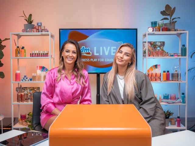 Barevný make-up: Umělci a influenceři oslavili jeho sílu Barevný make-up: Umělci a influenceři oslavili jeho sílu