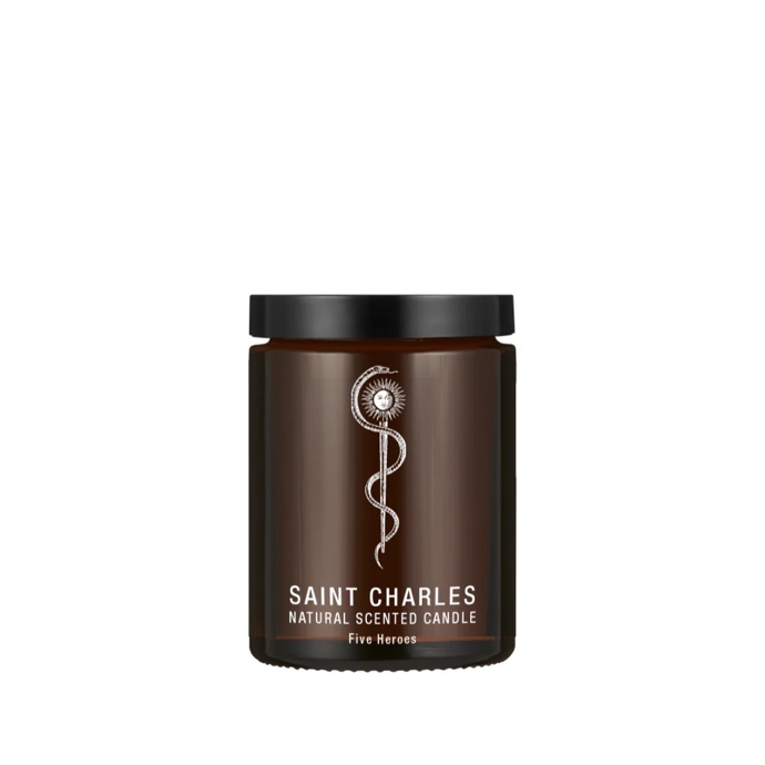  

Veganská svíčka Five Heroes, 960 Kč, Saint Charles, Byssine

Přírodní svíčky Saint Charles jsou vyrobené z rostlinného ekologického vosku a 100% přírodních esenciálních olejů. Vůně kombinuje eukalyptus, hřebíček, rozmarýn, skořici a citrón a je známá pro své antibakteriální působení. Má pozitivní, zklidňující a hramonizující efekt na naši duši. Vydrží vám hořet déle než 30 hodin.
