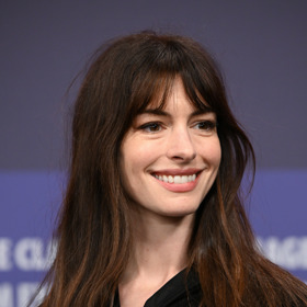 

Anne Hathaway s ofinou à la Jane Birkin
