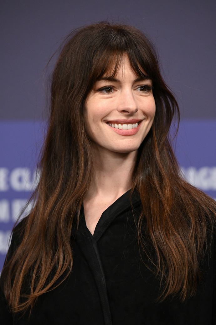  

Anne Hathaway s ofinou à la Jane Birkin
