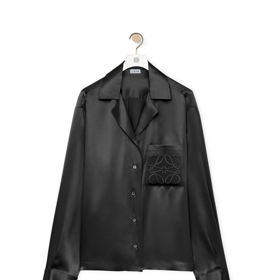 Pyžamová saténová košile, Loewe, 1300 EUR
Pyžamová saténová košile, Loewe, 1300 EUR