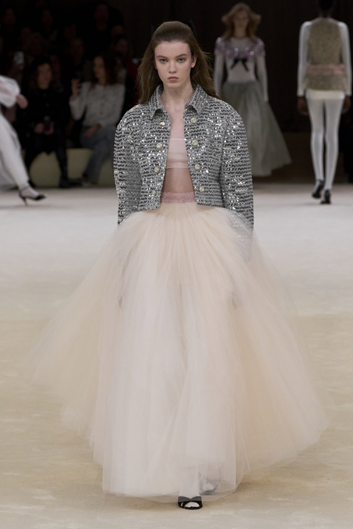  

Prohlédněte si kolekci Chanel Haute Couture 2024

