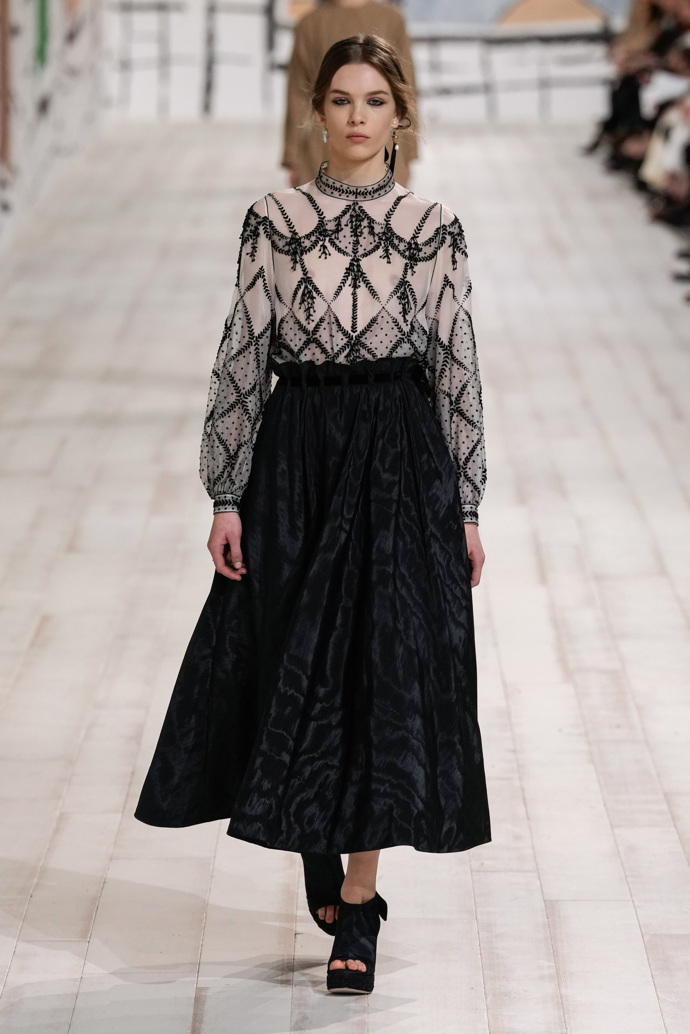 Prohlédněte si kolekci Dior Haute Couture 2024...
Prohlédněte si kolekci Dior Haute Couture 2024...