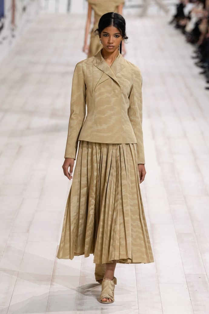 Prohlédněte si kolekci Dior Haute Couture 2024...
Prohlédněte si kolekci Dior Haute Couture 2024...