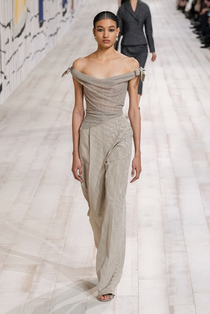 Prohlédněte si kolekci Dior Haute Couture 2024...
Prohlédněte si kolekci Dior Haute Couture 2024...
