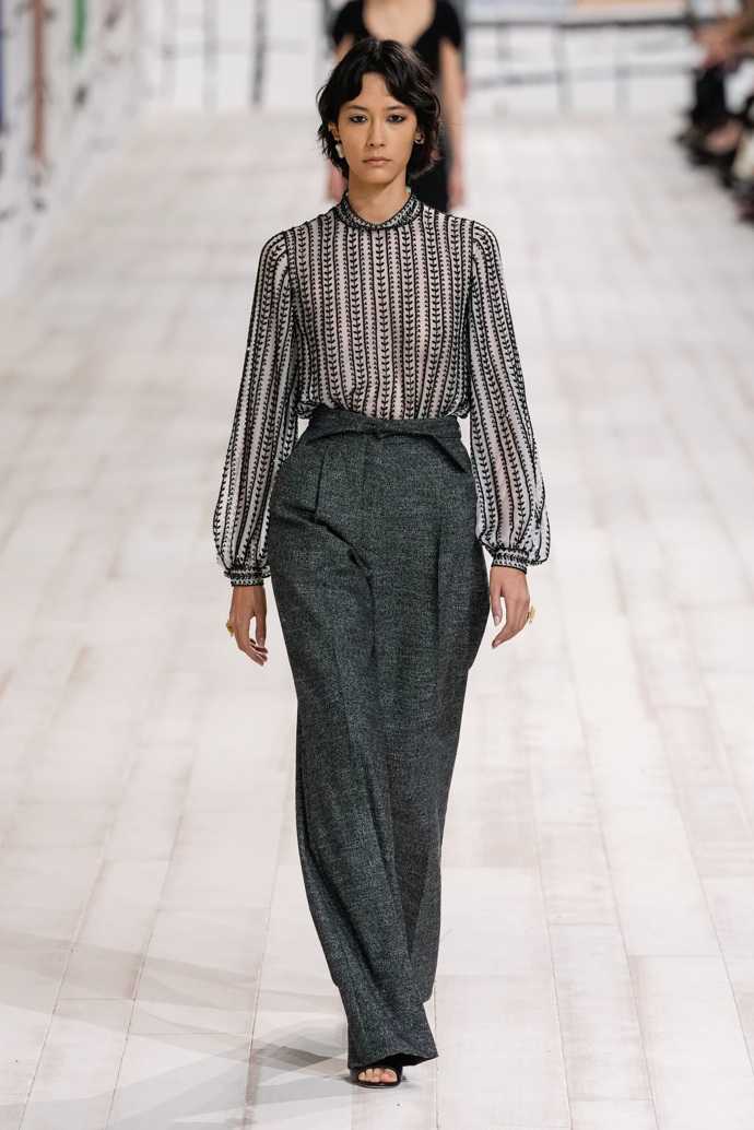 Prohlédněte si kolekci Dior Haute Couture 2024...
Prohlédněte si kolekci Dior Haute Couture 2024...