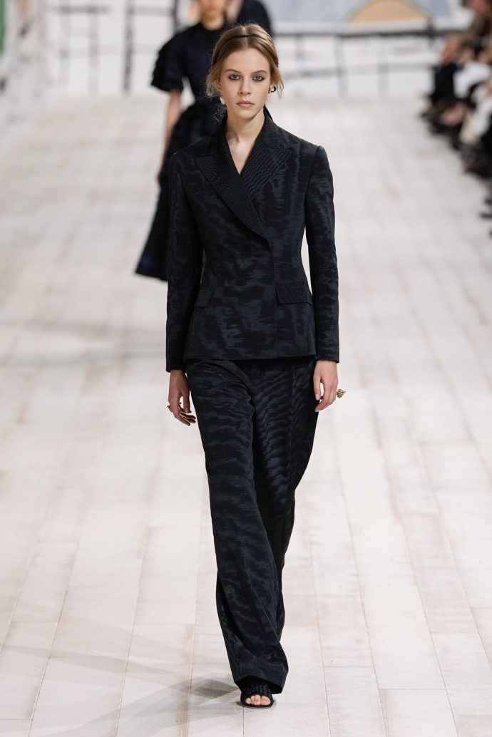 Prohlédněte si kolekci Dior Haute Couture 2024...
Prohlédněte si kolekci Dior Haute Couture 2024...