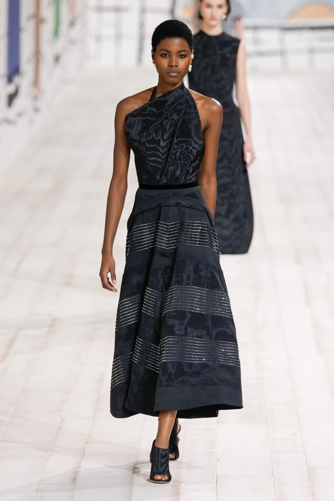 Prohlédněte si kolekci Dior Haute Couture 2024...
Prohlédněte si kolekci Dior Haute Couture 2024...