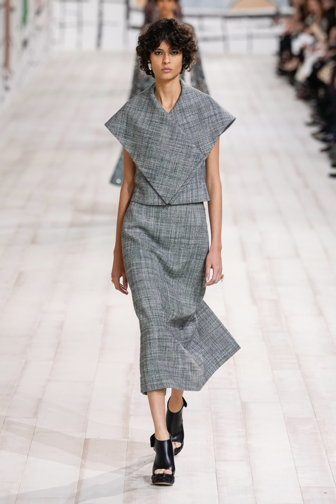 Prohlédněte si kolekci Dior Haute Couture 2024...
Prohlédněte si kolekci Dior Haute Couture 2024...