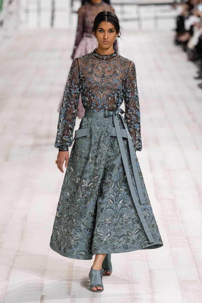 Prohlédněte si kolekci Dior Haute Couture 2024...
Prohlédněte si kolekci Dior Haute Couture 2024...