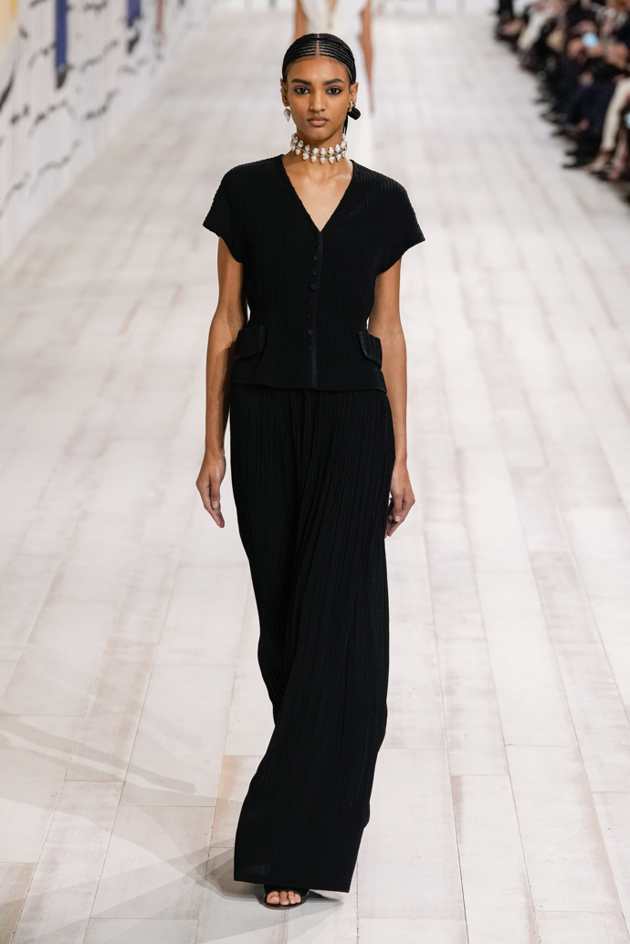 Prohlédněte si kolekci Dior Haute Couture 2024...
Prohlédněte si kolekci Dior Haute Couture 2024...