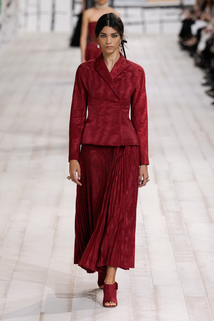 Prohlédněte si kolekci Dior Haute Couture 2024...
Prohlédněte si kolekci Dior Haute Couture 2024...